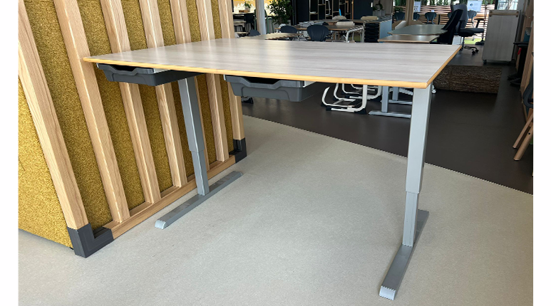 In hoogte verstelbare projecttafel
